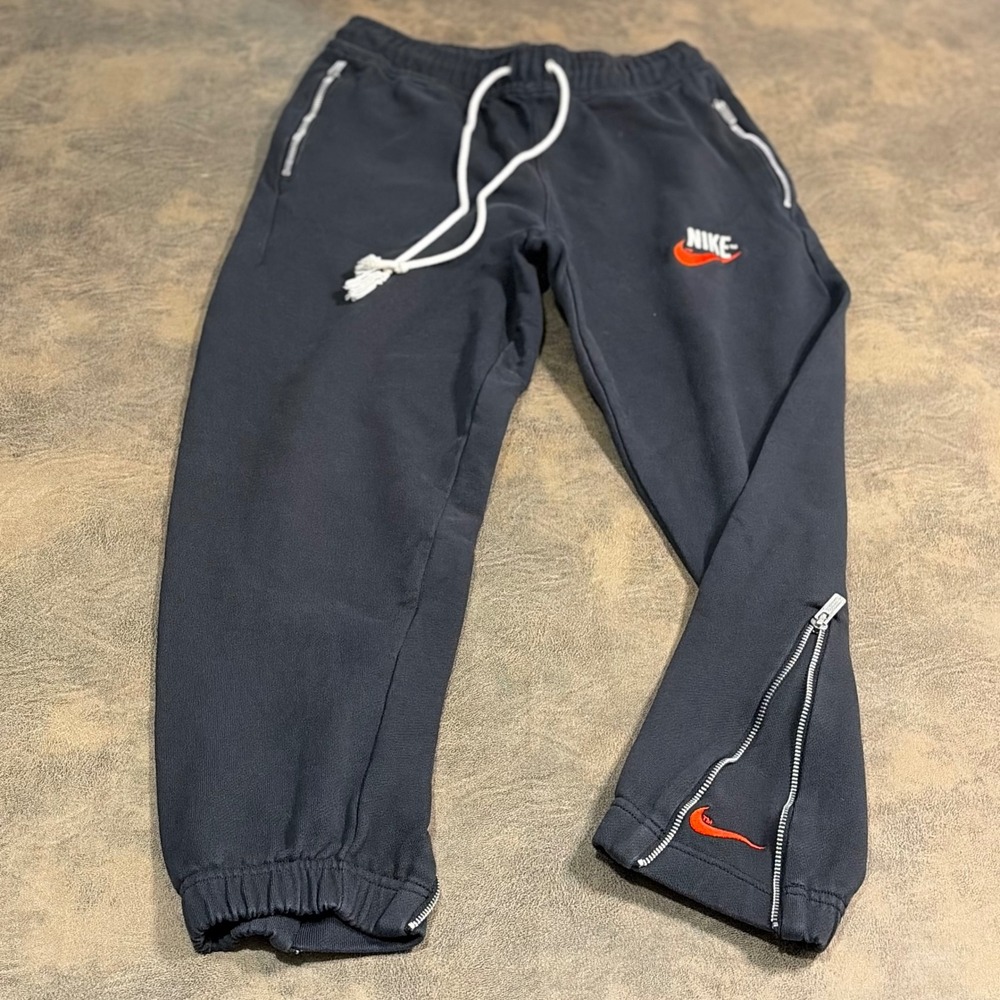 Nike Joggers Mens Small Black DM5271-045 Sportswear Zipper Pockets Rope Tie